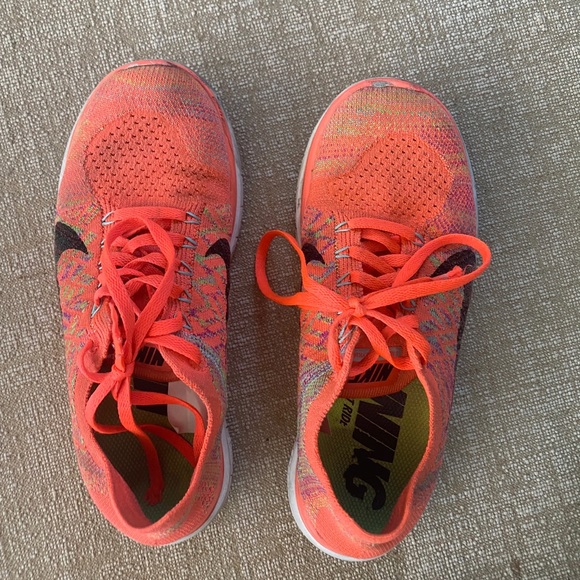 Nike hot pink flex sneakers 7 - Picture 2 of 6